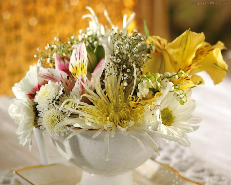 Flower Bouquet in Vase — White, Calm
