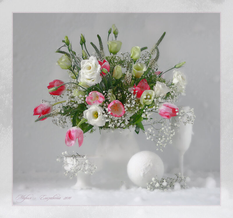 Flower Bouquet in Vase — White, Serene