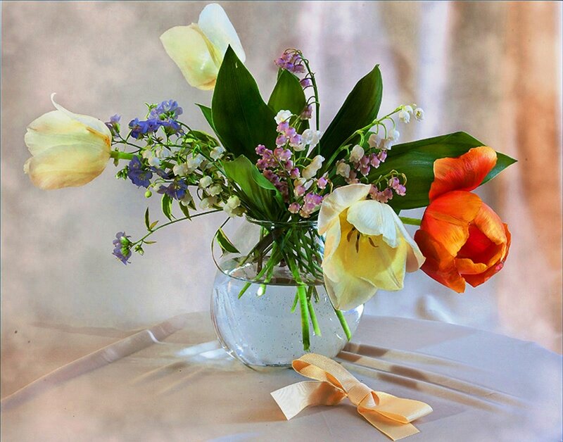 Flower Bouquet in Vase — Yellow, Serene