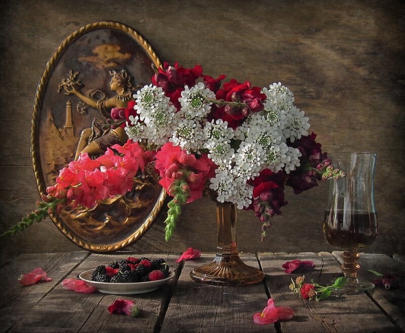 Flower Bouquet on Table — Brown