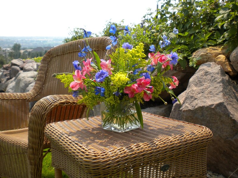 Flower Bouquet on Table — Green