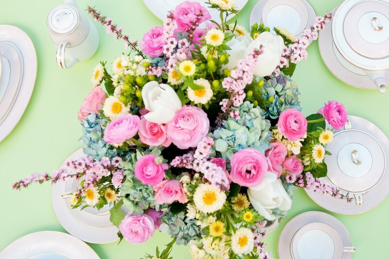 Flower Bouquet on Table — Pink, Calm