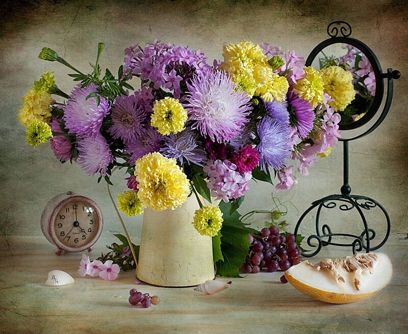 Flower Bouquet on Table — Purple, Calm