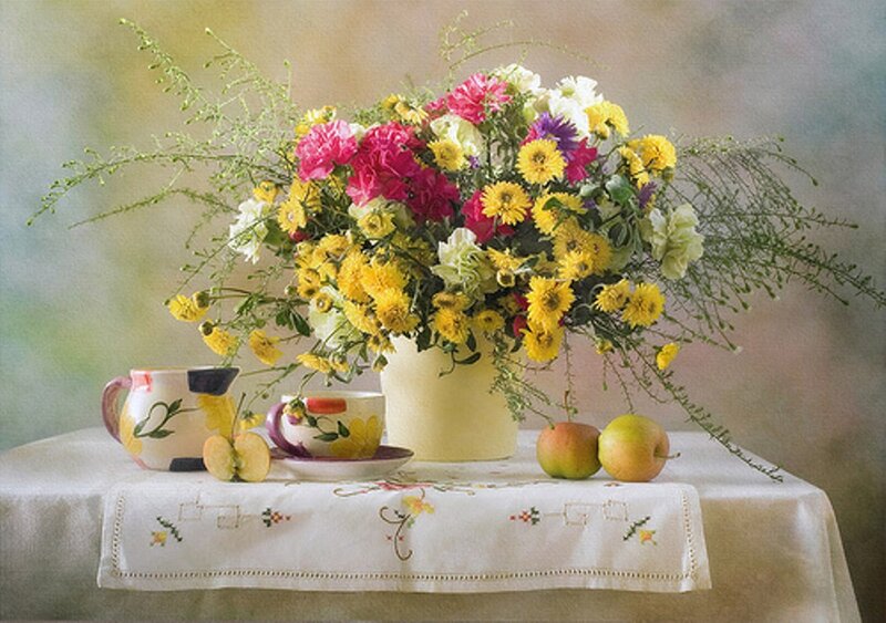 Flower Bouquet on Table — Yellow