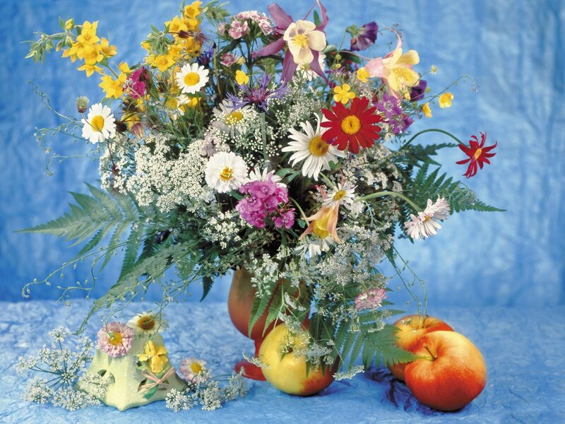Flower Bouquet with Apples — Blue