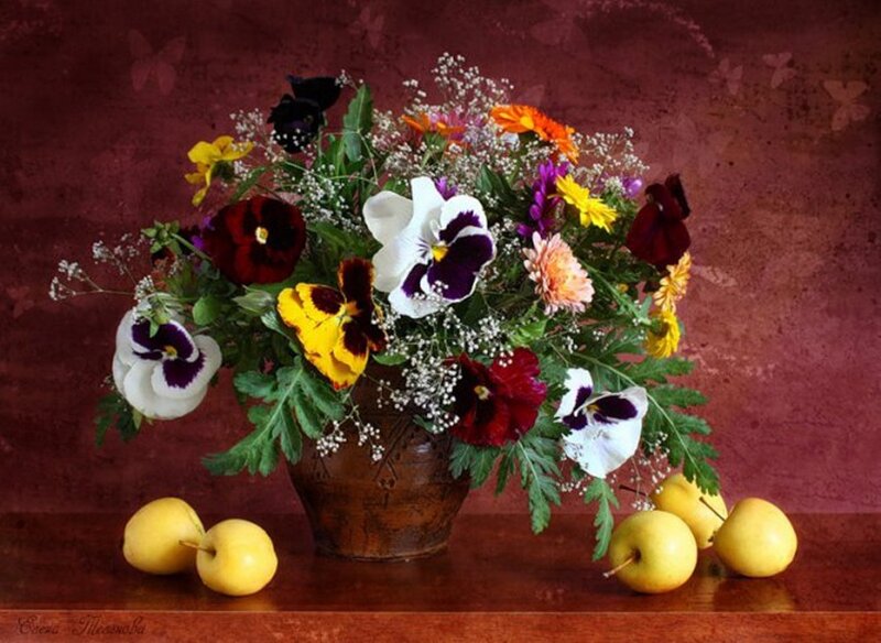Flower Bouquet with Apples — Red, Calm