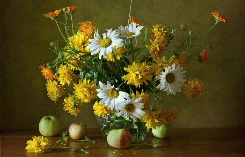 Flower Bouquet with Apples — Yellow