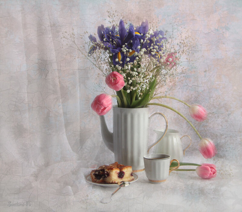 Flower Bouquet with Cake