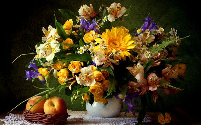 Flower Bouquet with Peaches — Yellow, Calm