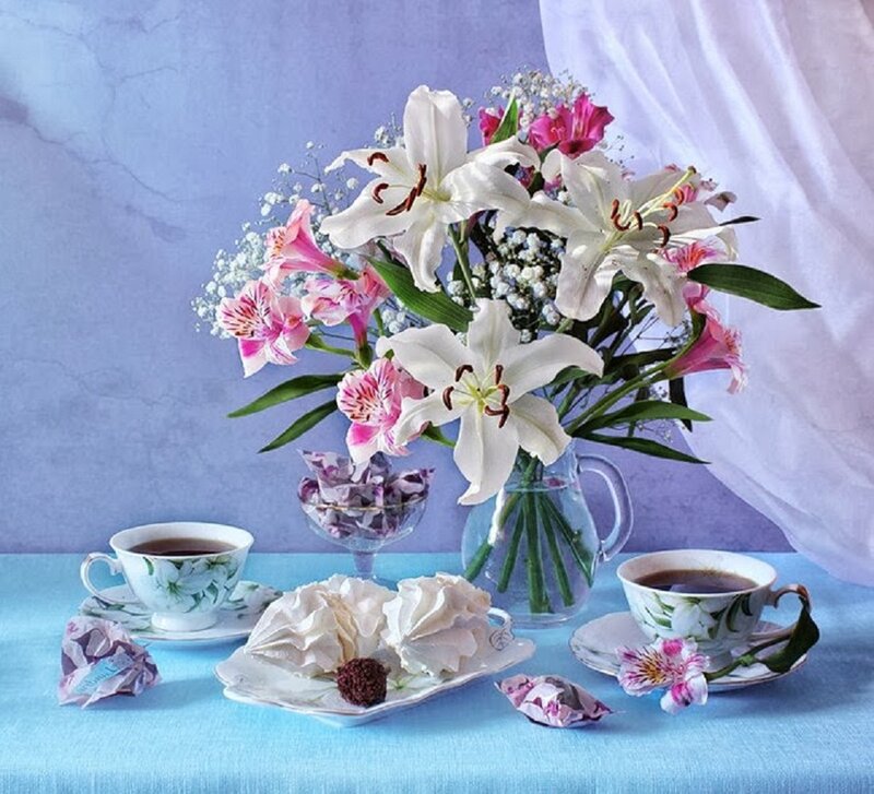 Flower Bouquet with Tea Set — Blue