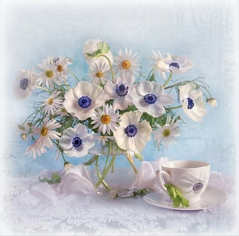 Flower Bouquet with Teacup — White