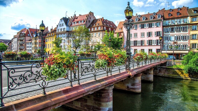 Flower-decorated Bridge