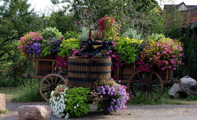 Flower-filled Wagon — Green, Serene
