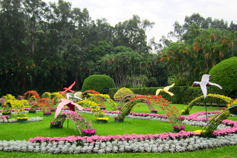 Flower Garden with Sculptures — Green
