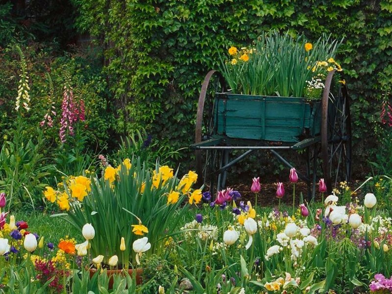 Flower Garden with Wagon — Green