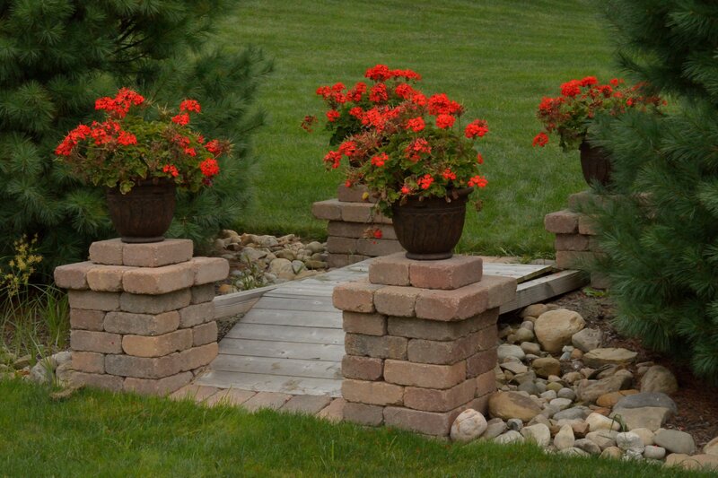 Flower Pots on Pillars — Green