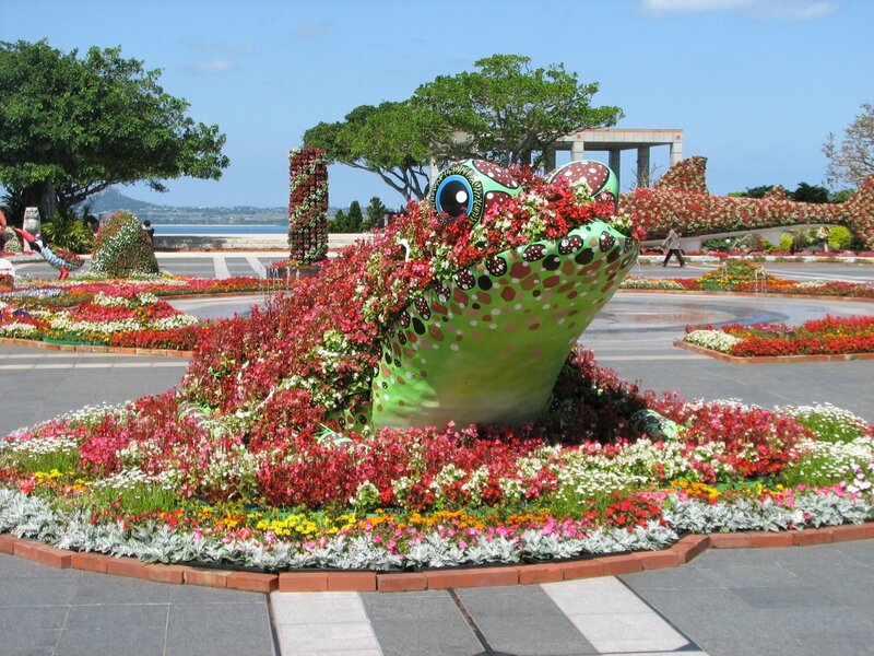 Flower sculpture of a frog