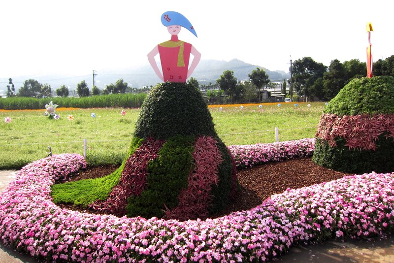 Flower Sculpture of Woman — Pink