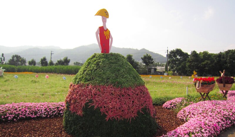 Flower Sculpture with Figure