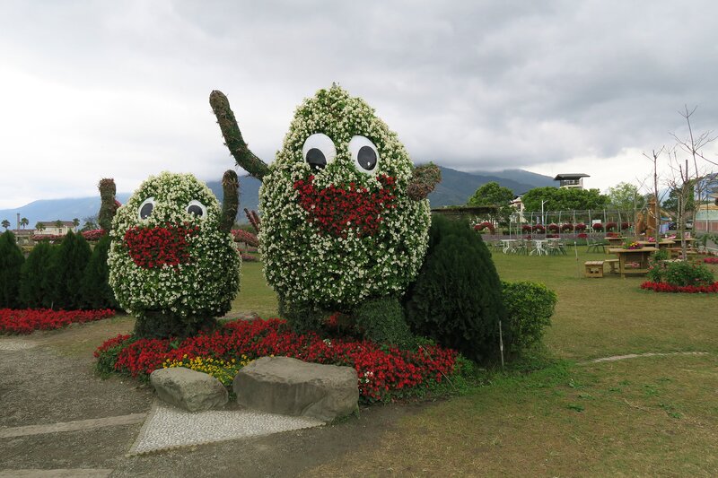 Flower Sculptures in Garden — Green, Calm