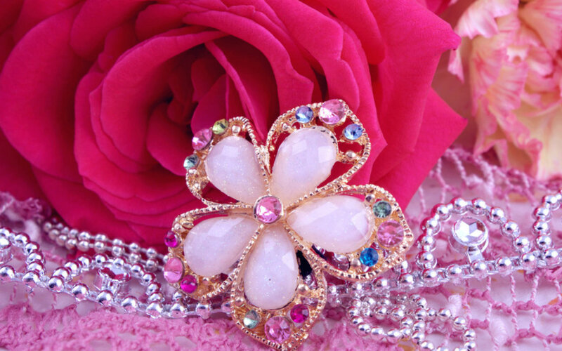 Flower-shaped Brooch