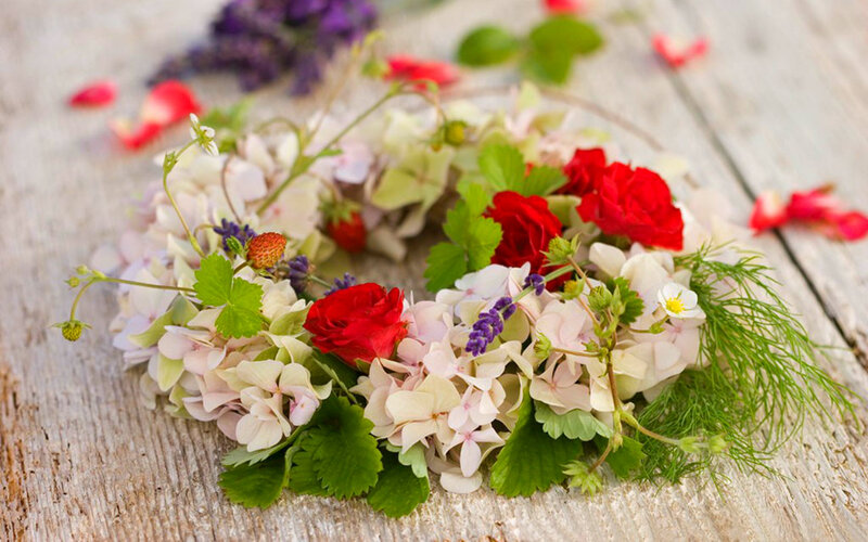 Flower Wreath on Wood — Red