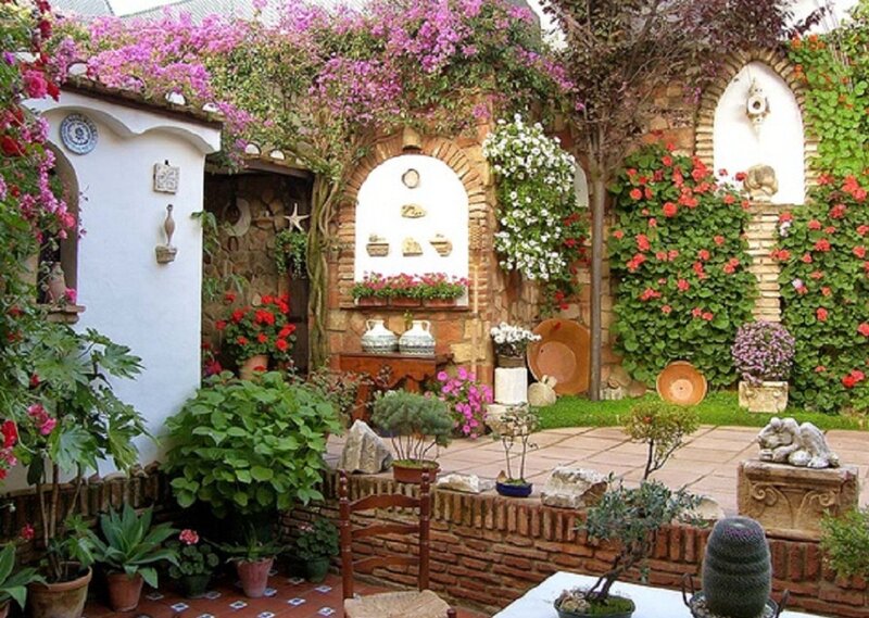 Flowering Garden Courtyard — Green