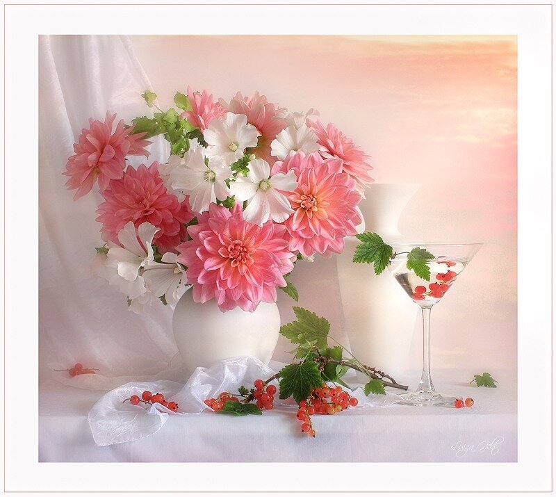Flowers and berries in a vase