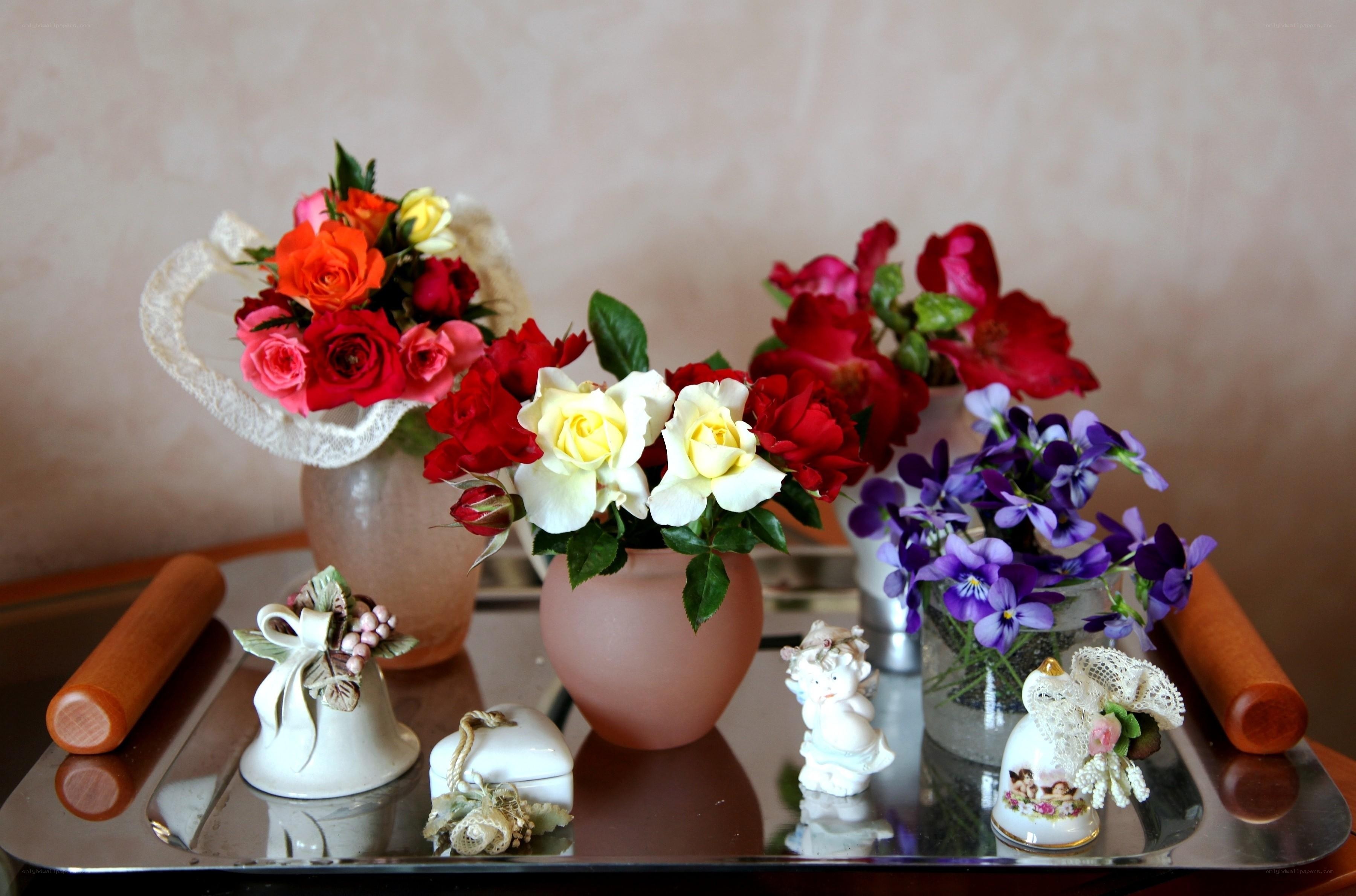 Flowers and figurines on a tray