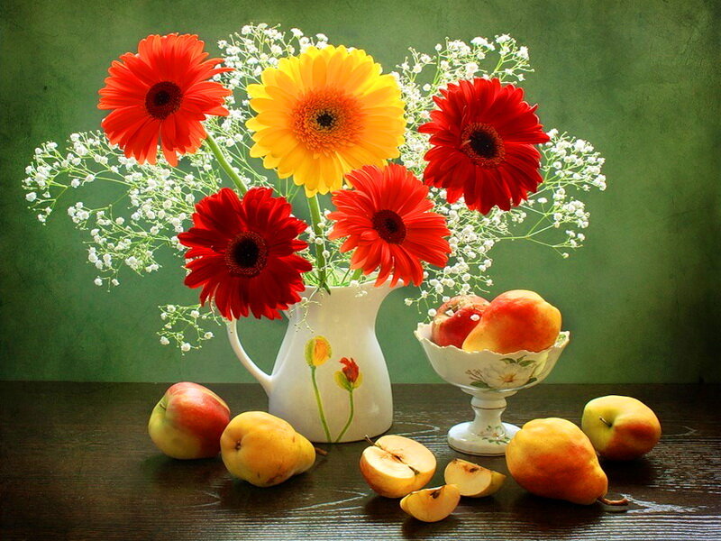 Flowers and Fruit on Table — Green