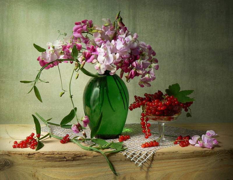 Flowers and Red Currants — Green