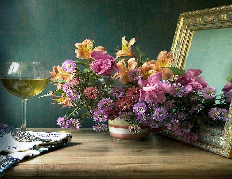 Flowers and wine on a table