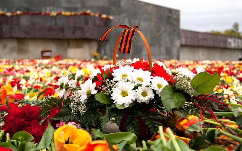 Flowers at Memorial — Red