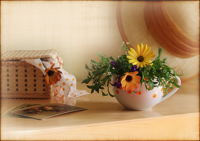 Flowers in a Teacup — Yellow