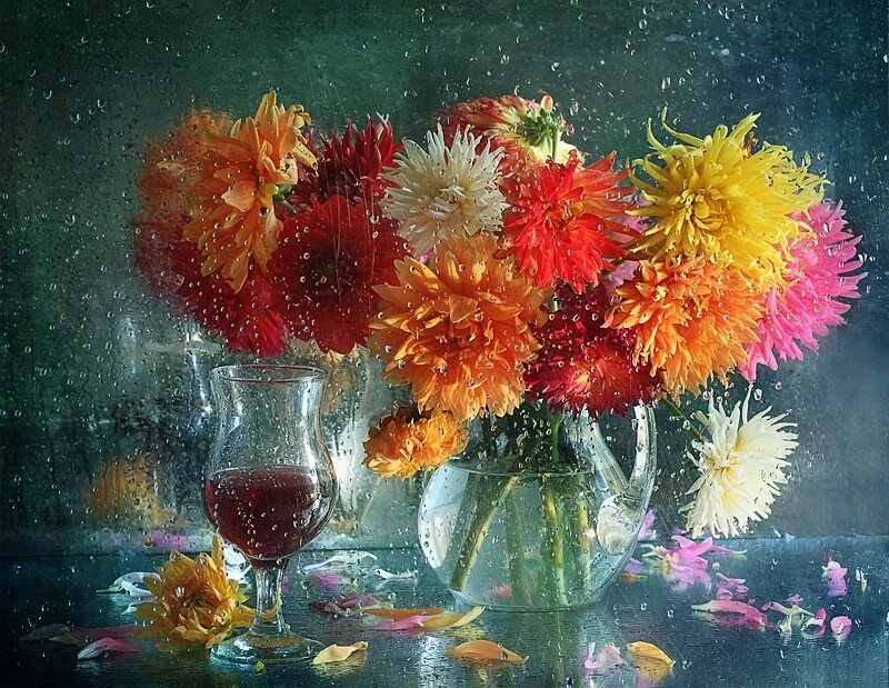 Flowers in a Vase — Red, Dramatic
