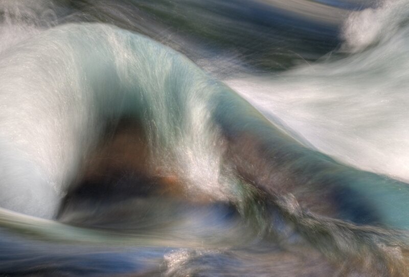 Flowing Water Wave — White