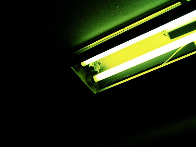 fluorescent light fixture