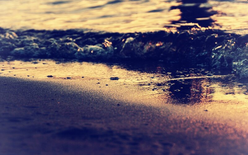Foamy Wave on Sand — Gold