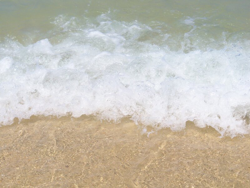 Foamy Wave on Sand — White, Calm