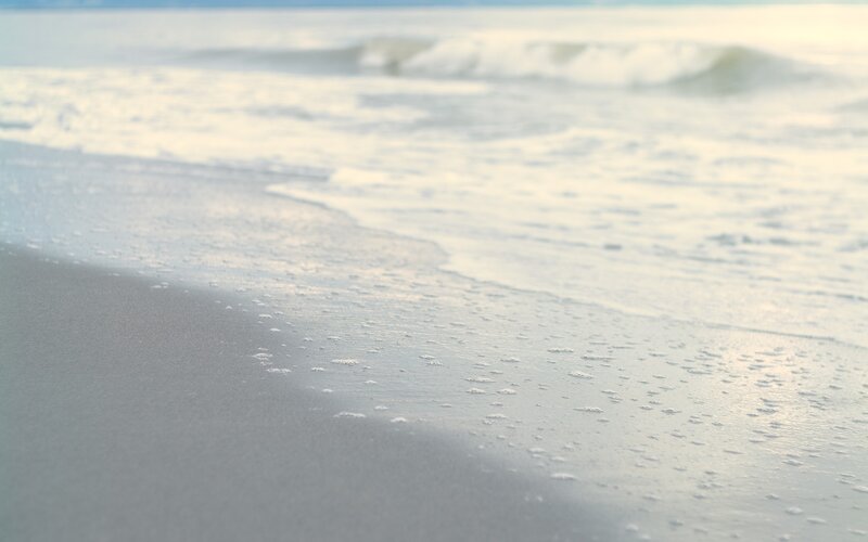 Foamy Waves on Sand — White, Calm