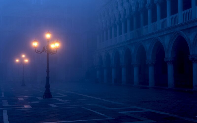 Foggy street lamps in Venice