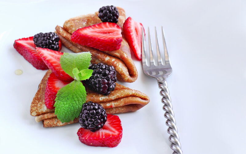 Folded Pancakes with Berries — White