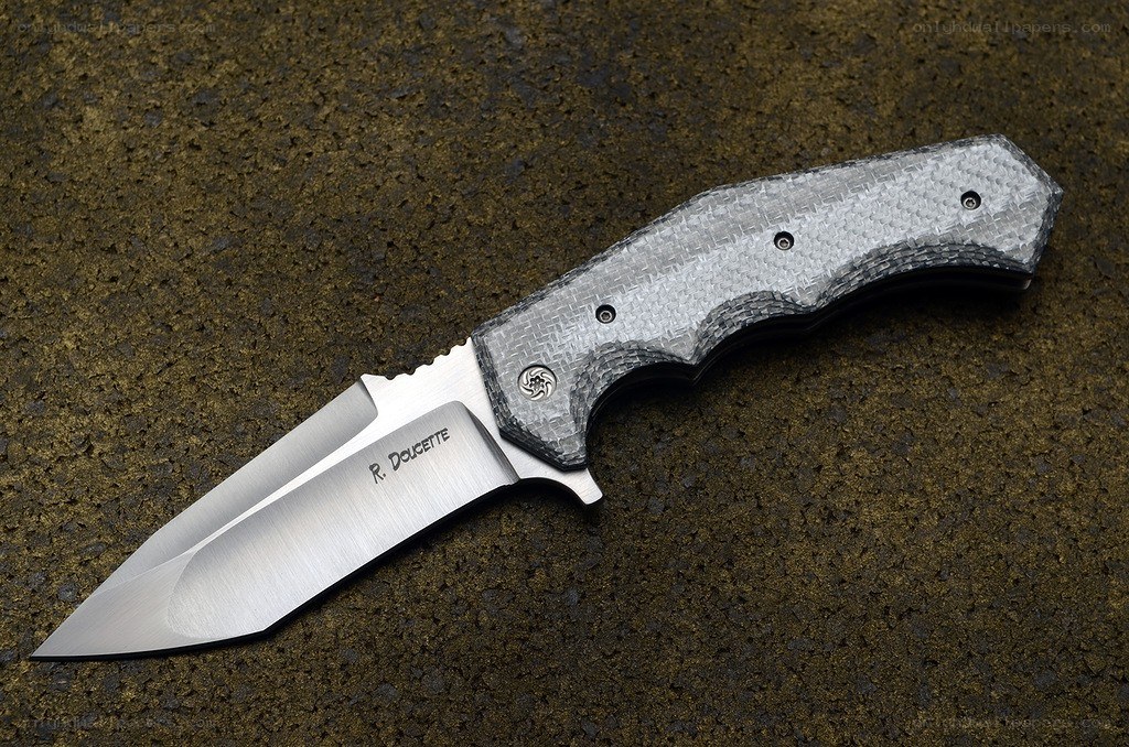 folding knife with carbon fiber handle