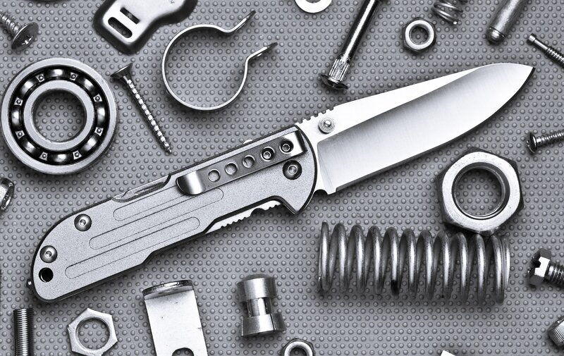 folding knife with mechanical parts