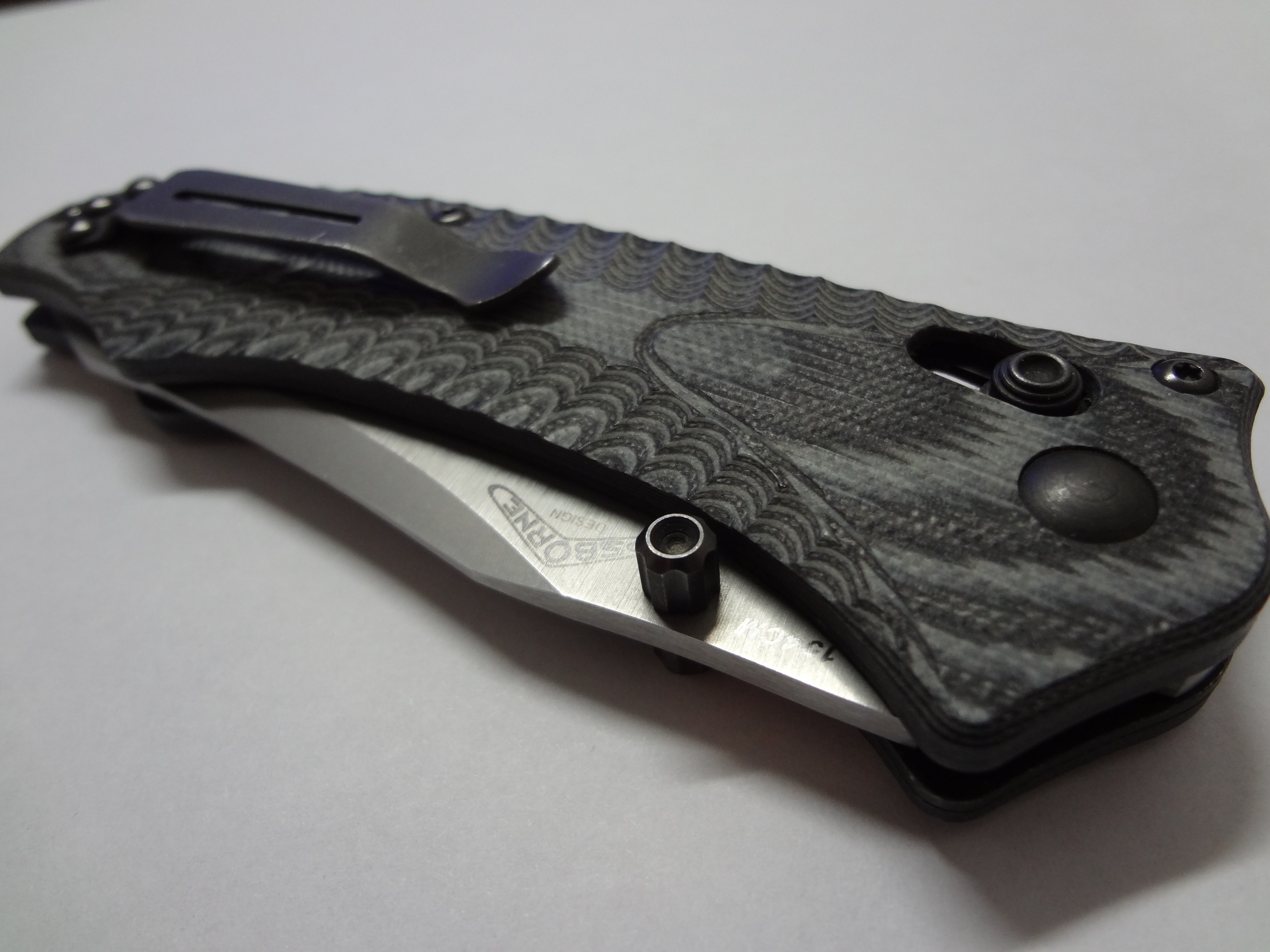 folding knife with textured handle