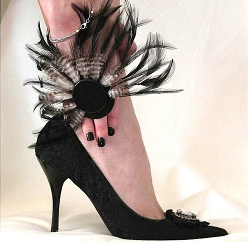 Foot with Feather Accessory