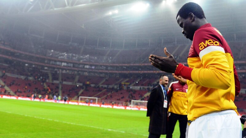 football player applauding fans