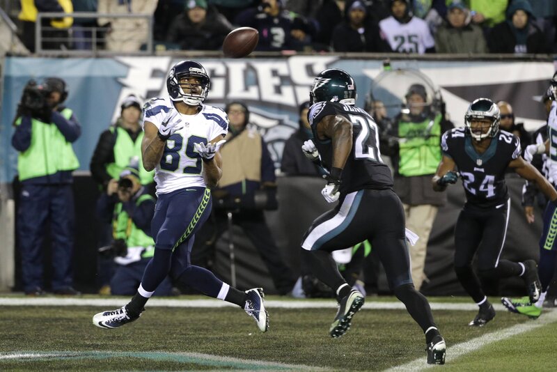 football player catching pass