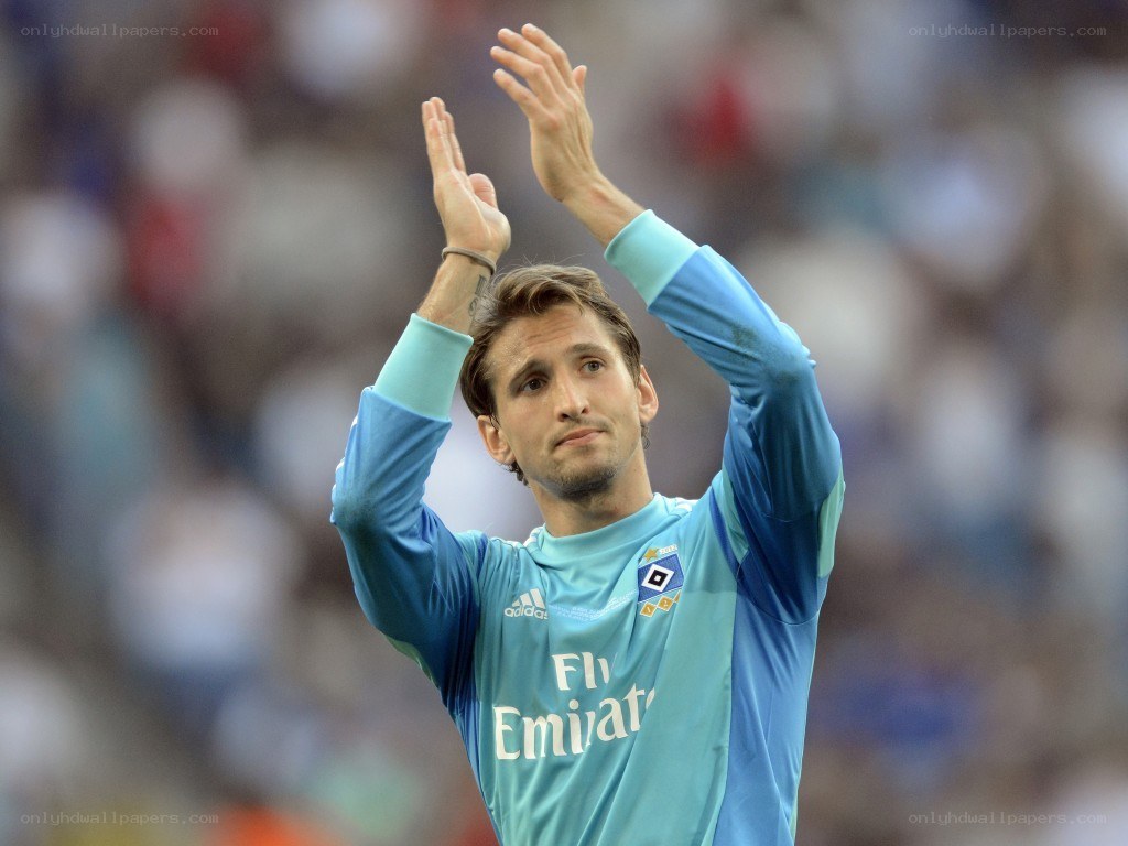 football player clapping