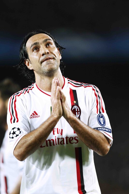 football player clapping hands